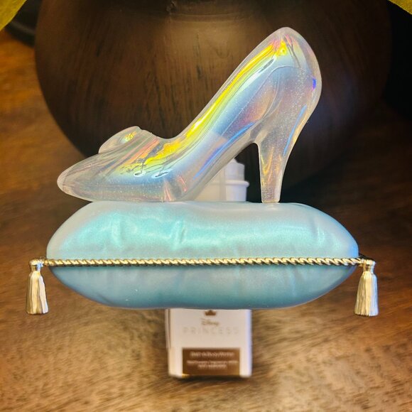 Bath and Body Works Disney Princess Cinderella Slipper Light Up Wallflower NIB - Picture 1 of 7